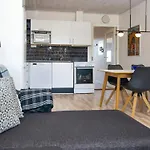 4 Person On In Apartman