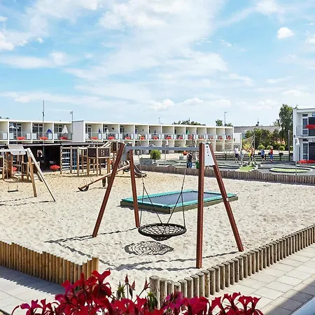 4 Person On In Appartement *